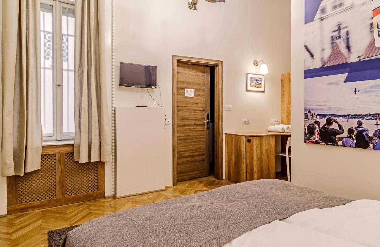 The Cream Bed and Breakfast Budapest Exteriör bild
